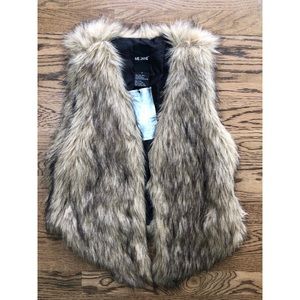 🌃NWT Faux fur ME JANE open vest!🌃